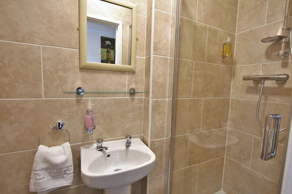 Central Hotel Cheltenham By Roomsbooked Exterior foto