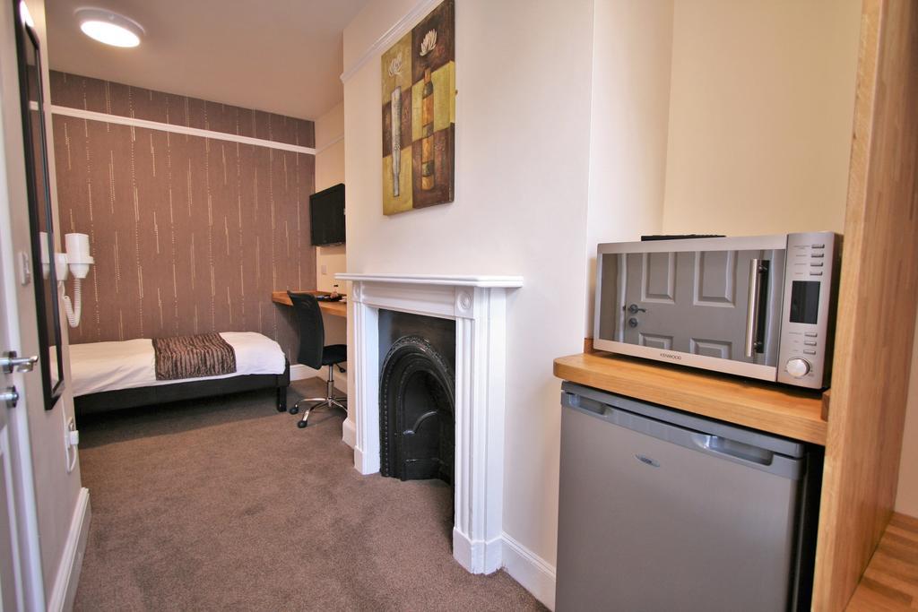 Central Hotel Cheltenham By Roomsbooked Exterior foto